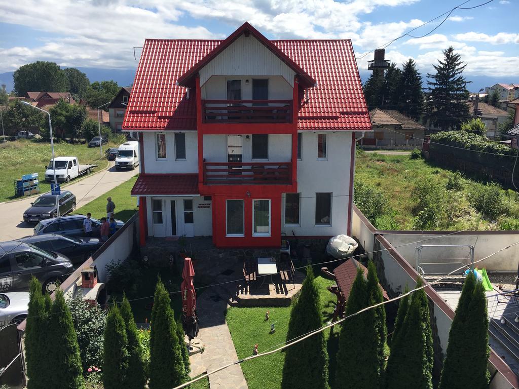 Pensiunea D&D Făgăraş Exteriör bild