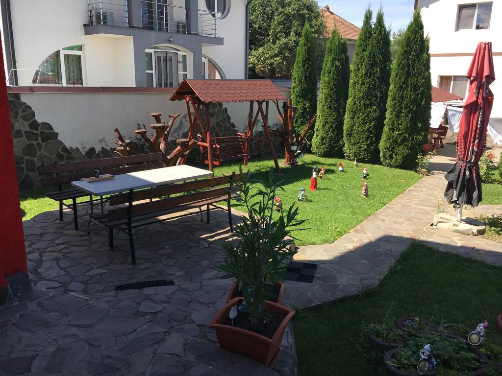 Pensiunea D&D Făgăraş Exteriör bild